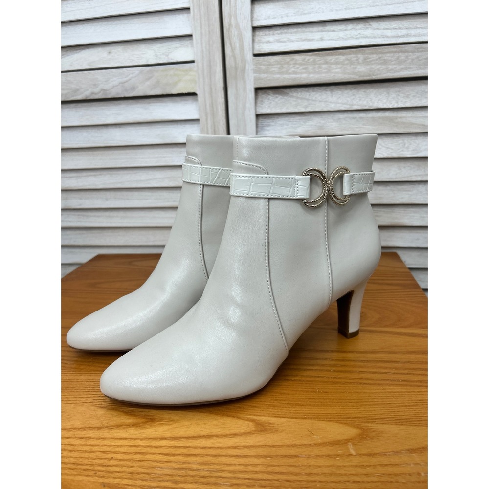 NEW Lifestride Ankle Boots Size 10 Ivory White Sleek Heeled Booties NWOT
